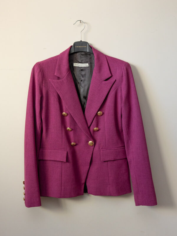 Blazer roxo alfaiataria clássica Sarah Santos